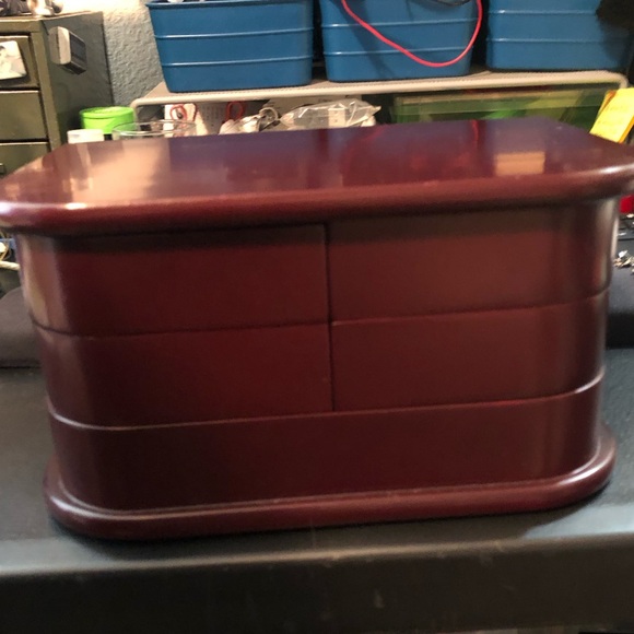Nice n Compact. Smooth Mahogany finish. Simple design. JEWELRY BOX VINTAGE AVON - Picture 11 of 15